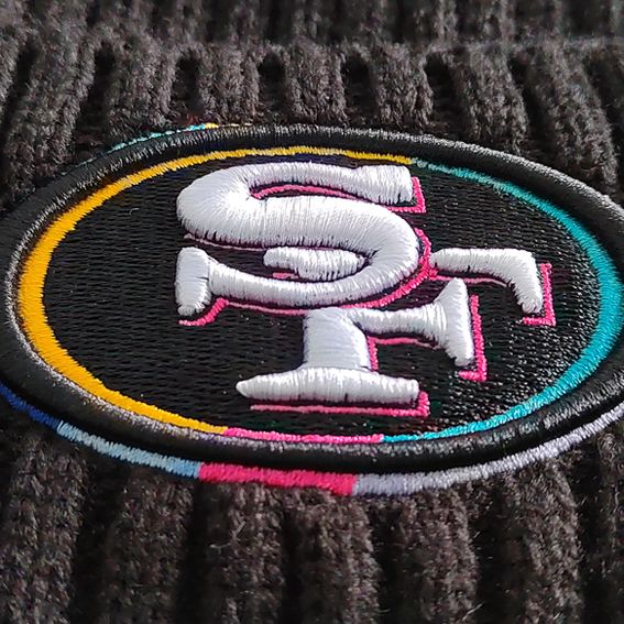 Gorro Beanie San Francisco 49ers Crucial Catch 2024 Tech New Era