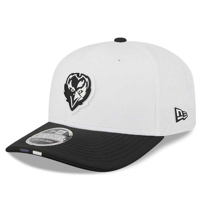 Gorra 9SEVENTY Baltimore Ravens Training 2025 New Era Blanco