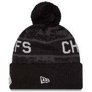 Gorro Beanie Kansas City Chiefs Salute to Service 2026 New Era Negro