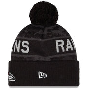Gorro Beanie Baltimore Ravens Salute to Service 2026 New Era Negro