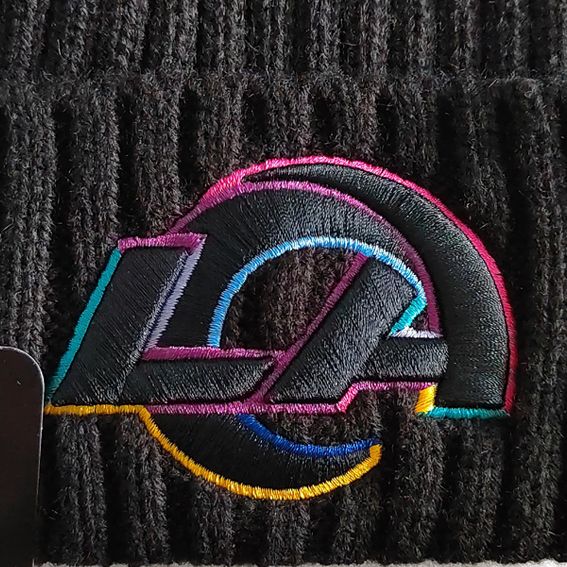 Gorro Beanie Los Angeles Rams Crucial Catch 2024 Tech New Era