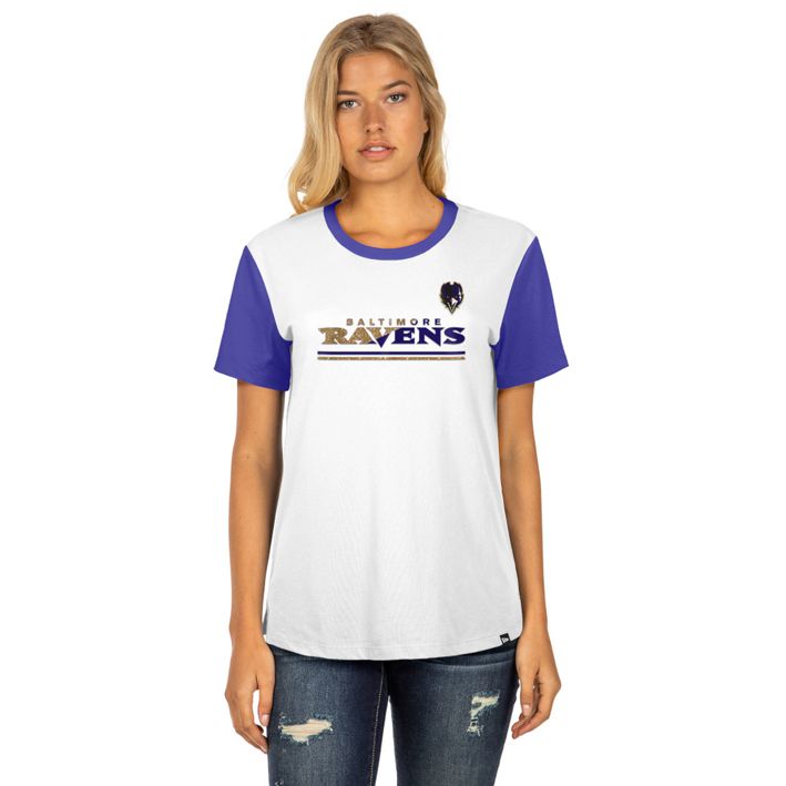 Playera Baltimore Ravens Sideline 2023 New Era Mujer Blanco